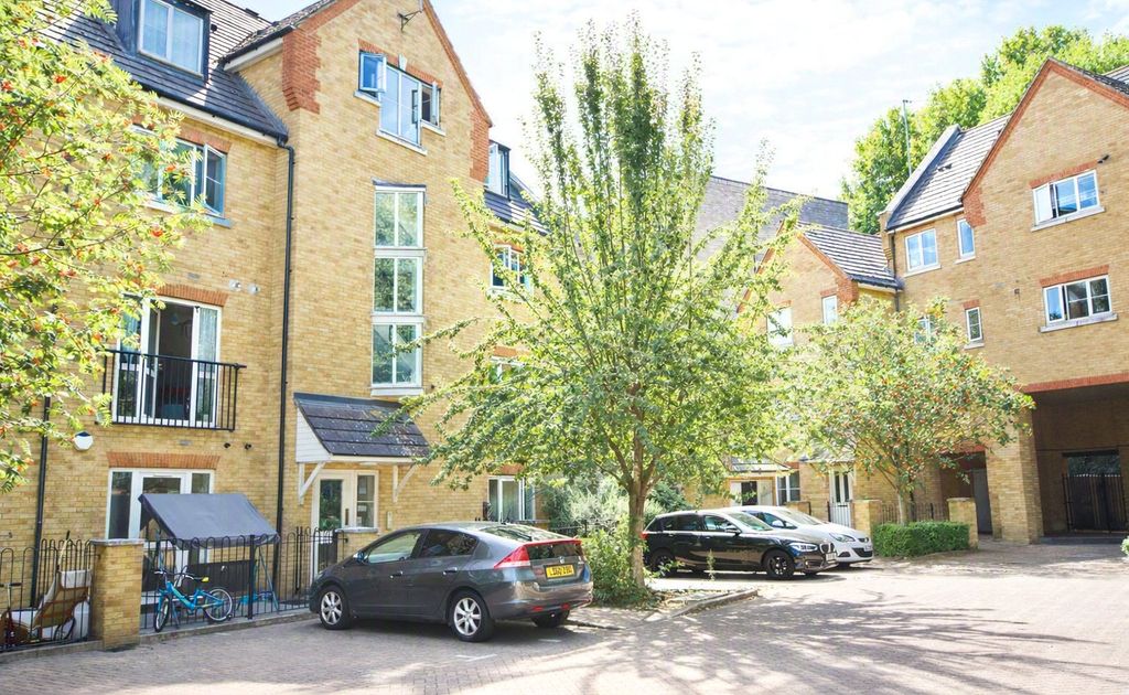 Property photo 2 of 16 Inner Courtyard