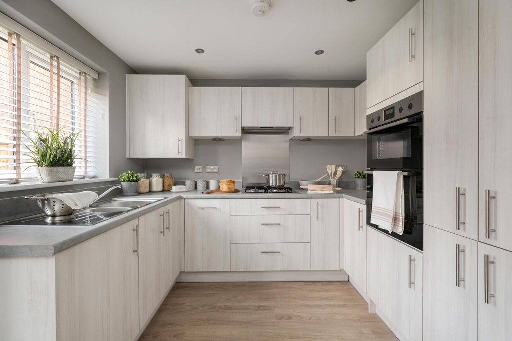 Property photo 2 of 13 Beautifully Designed With Ample Storage