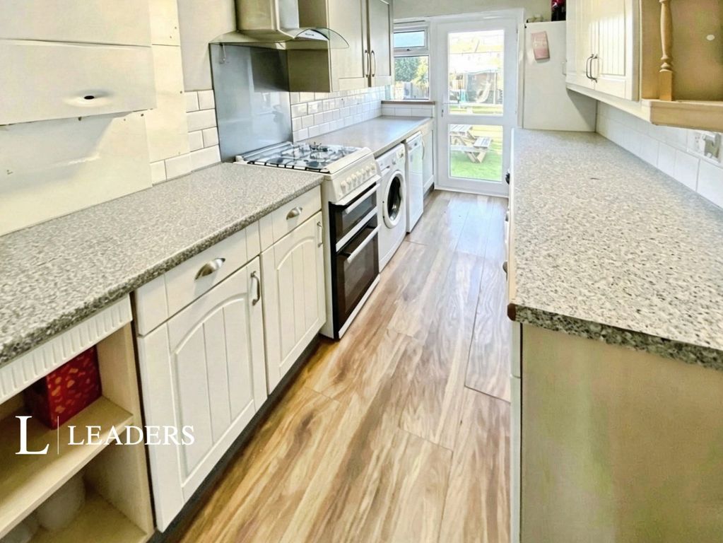 Property photo 3 of 12 Kitchen