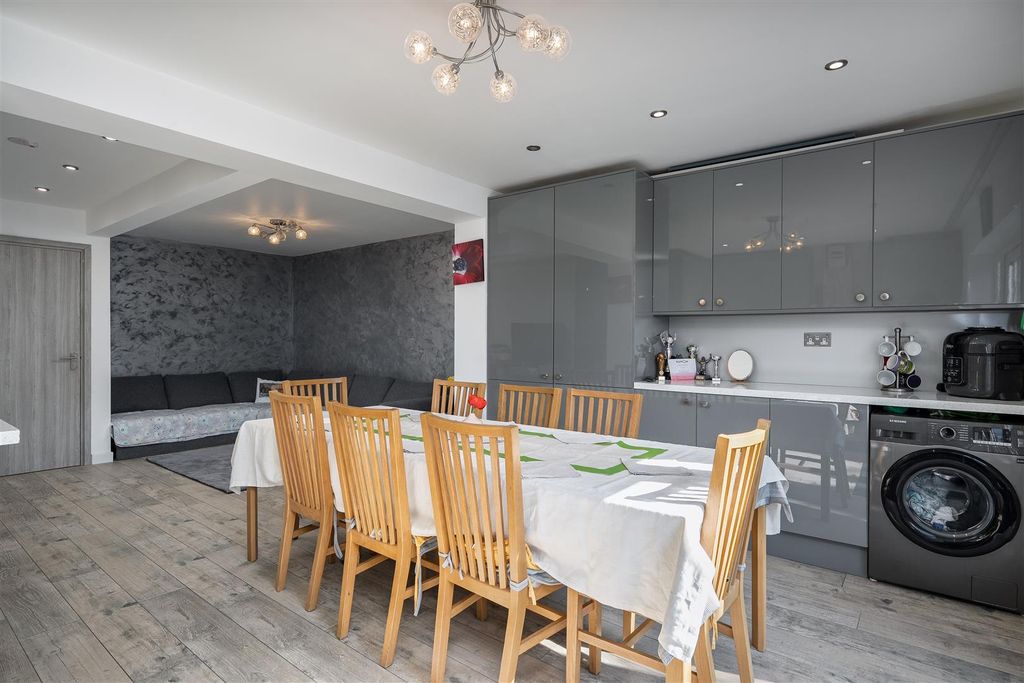 Property photo 2 of 22 Open Plan Kitchen/Li