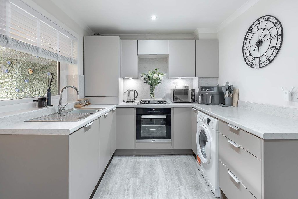 Property photo 2 of 32