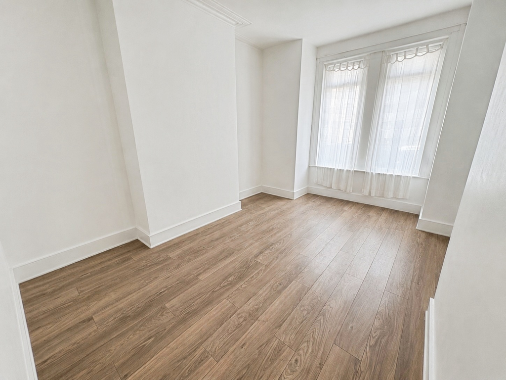 Property photo 3 of 7 Living Room