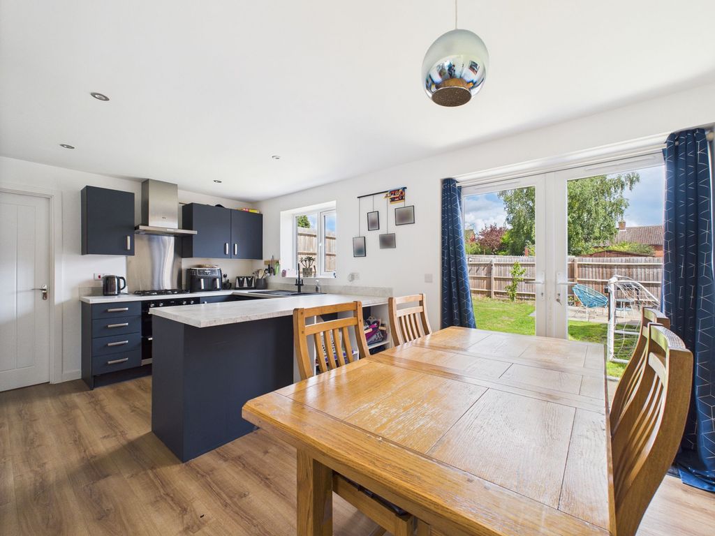 Property photo 2 of 18 Dining Kitchen