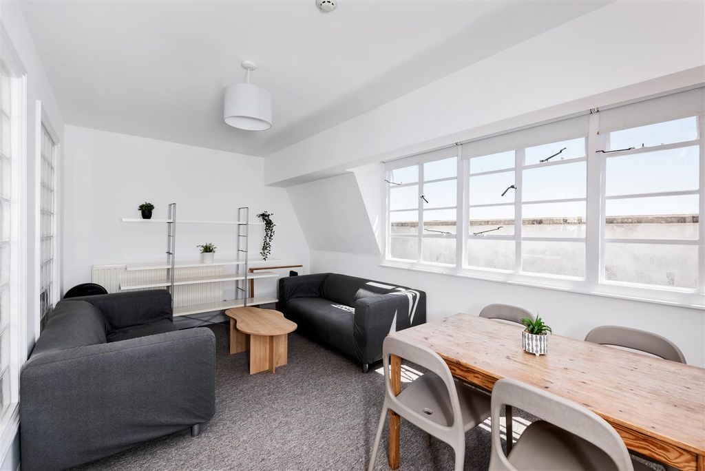 Property photo 1 of 11 Flat 5, 13 Charlotte Street, Bristol Bs1 5Pp-7.Jpg