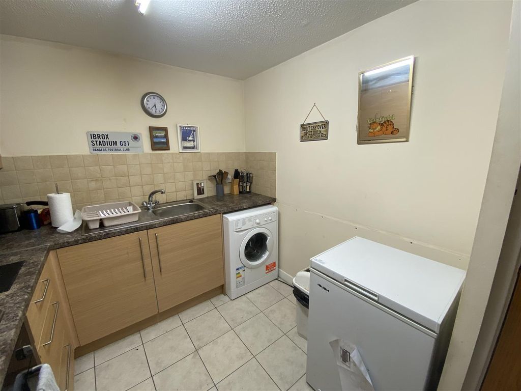 Property photo 3 of 9 Img-0158.Jpg