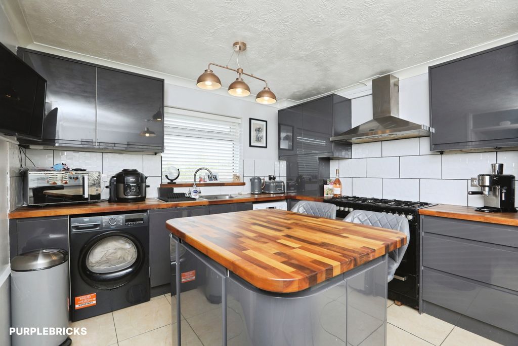 Property photo 2 of 15 Kitchen/Diner