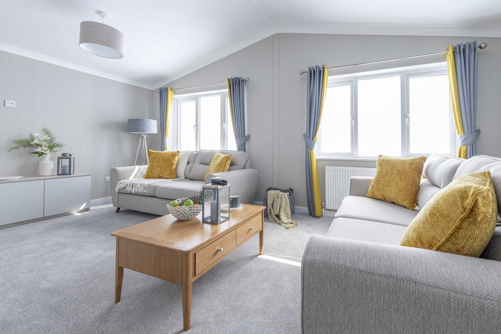 Property photo 3 of 20 Living Room