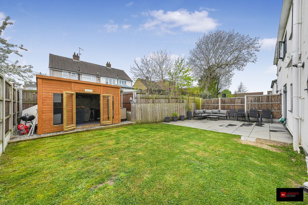 Property photo 2 of 27