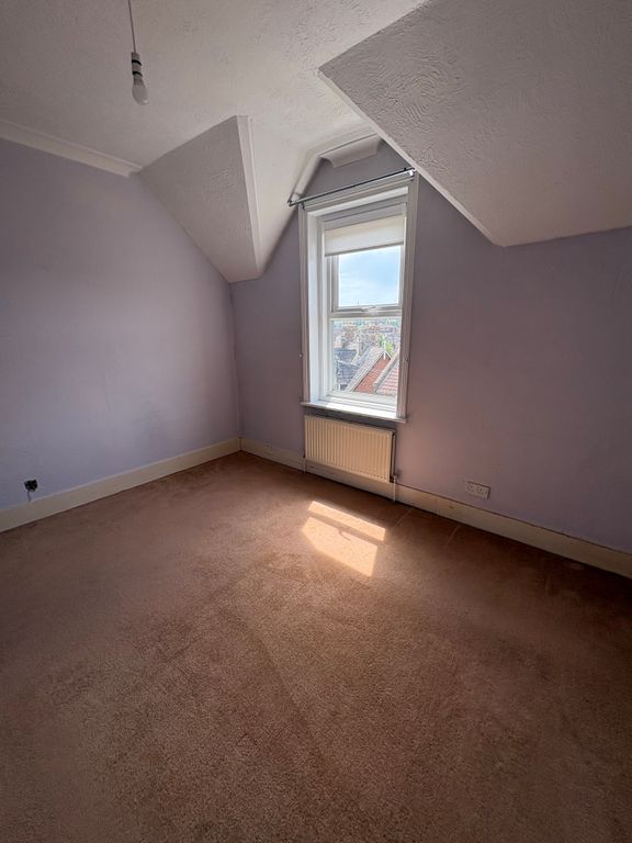 Property photo 3 of 6 Bedroom