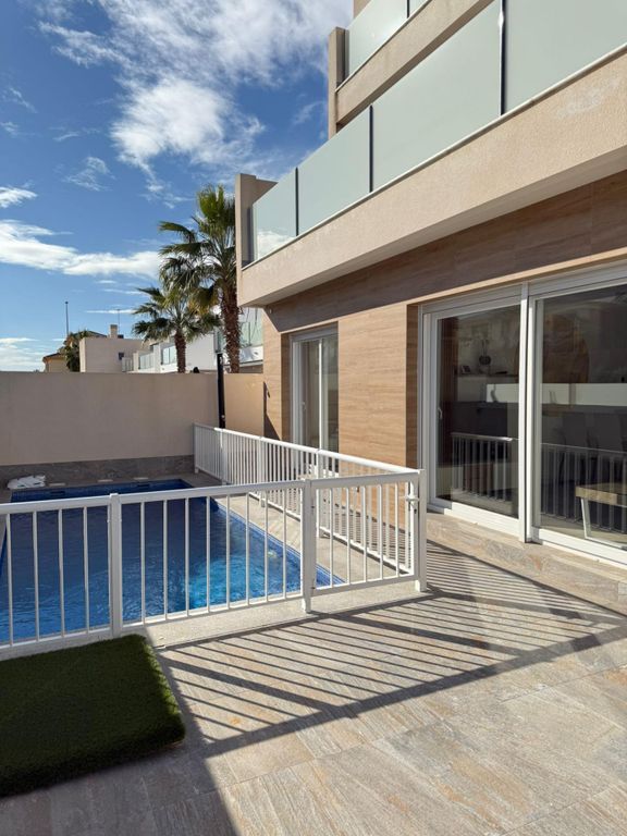 Property photo 2 of 33