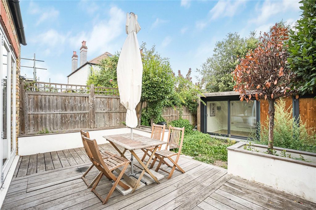 Property photo 3 of 19 Picture No. 24