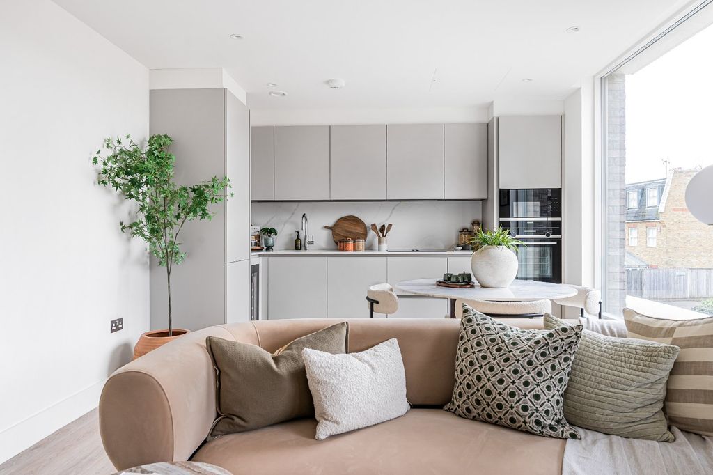 Property photo 2 of 18