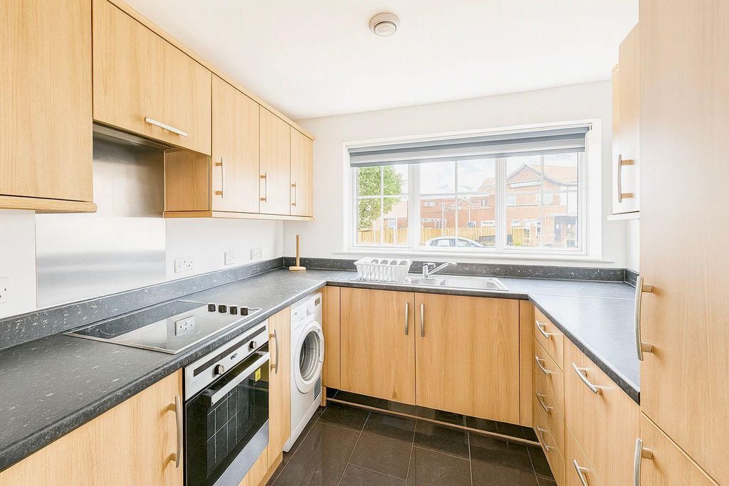 Property photo 3 of 18 Kitchen