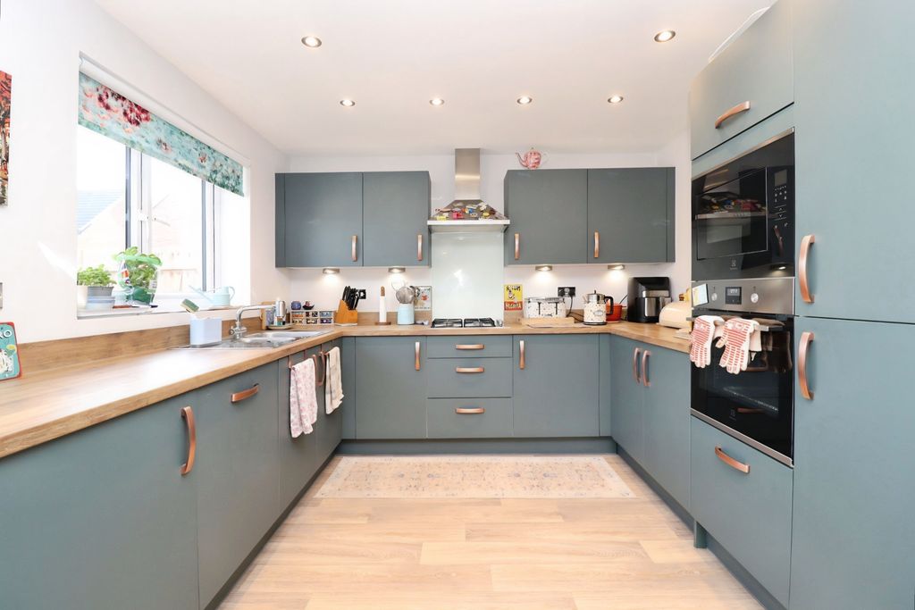 Property photo 2 of 33 4157F1Df-Img_2642