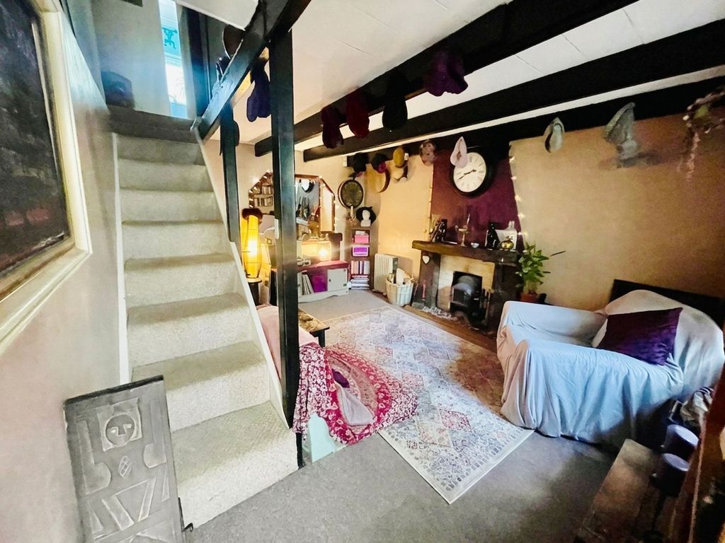 Property photo 2 of 24