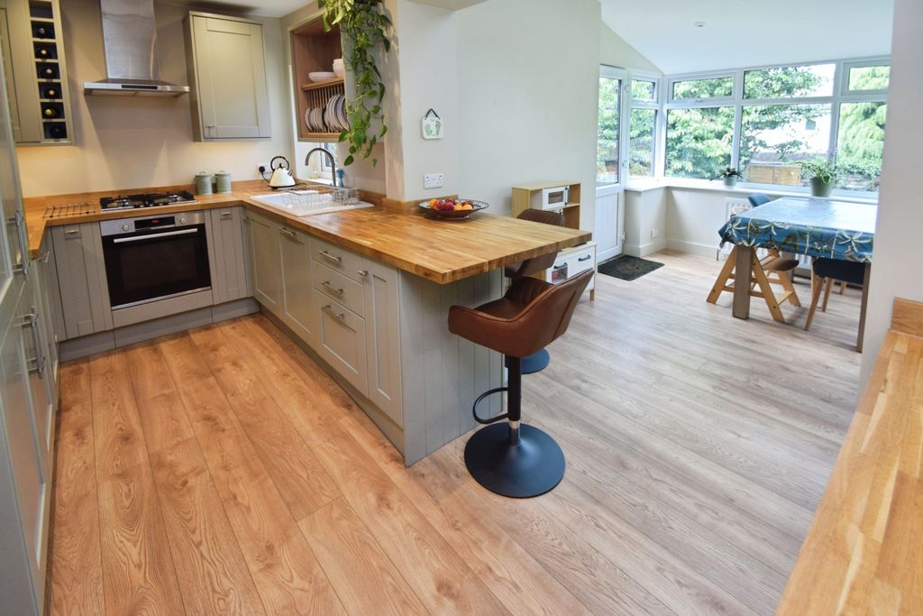 Property photo 3 of 16 353F1B48-Kitchen 20Diner