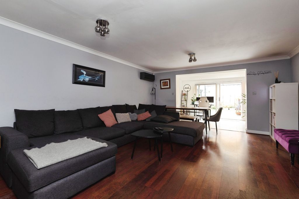 Property photo 3 of 20 Pbox-Img.Jpg