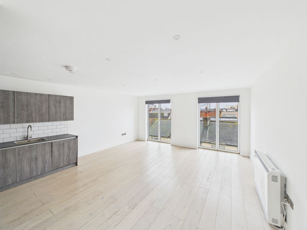 Property photo 1 of 6 Cam03519G0-Pr0416-Still001