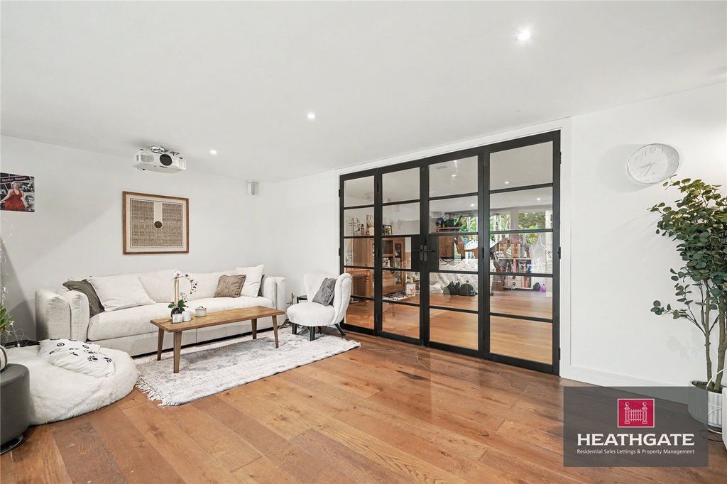 Property photo 2 of 24 Picture-No-12-129