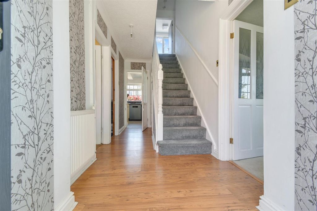 Property photo 3 of 24 Entrance Hallway