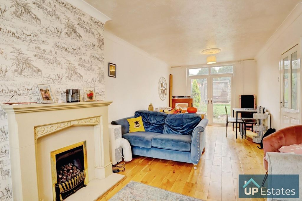 Property photo 2 of 14 Living/ Dining Room