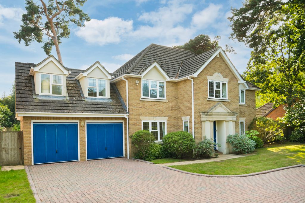 Property photo 1 of 21 19 Clevedon 01
