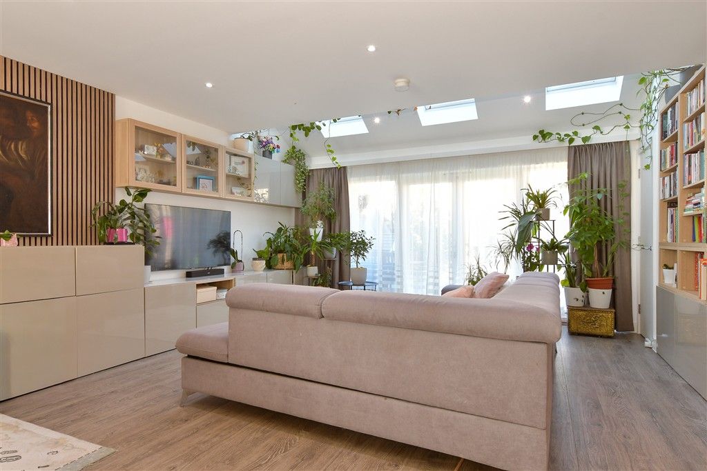 Property photo 3 of 11 Kitchen/Lounge/ Dining Area