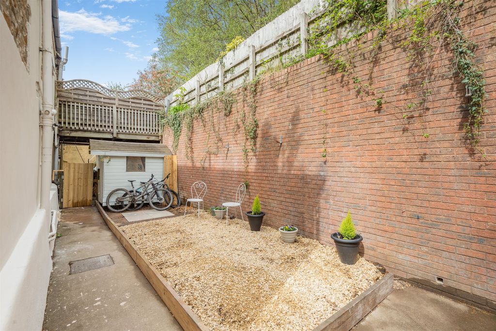 Property photo 2 of 22