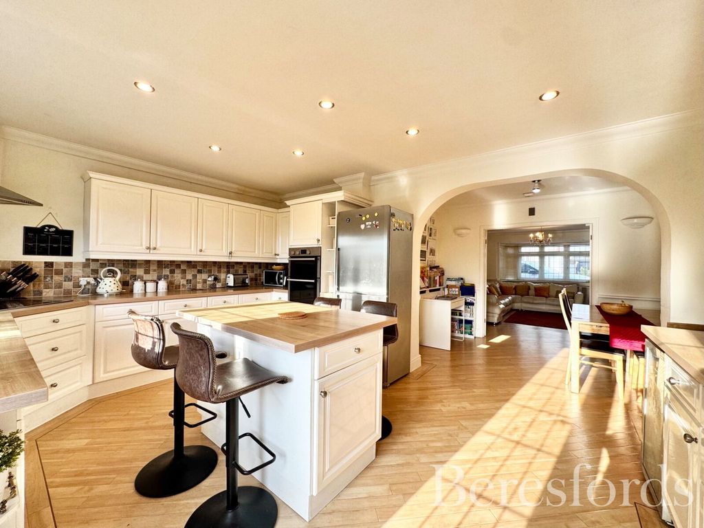 Property photo 3 of 19 Picture No. 12