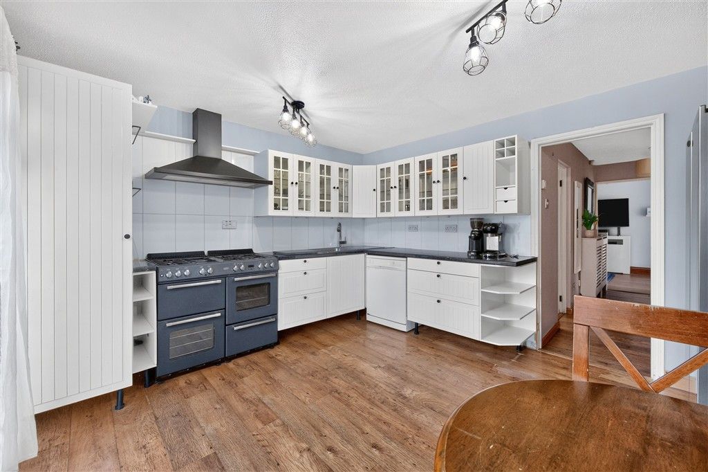 Property photo 3 of 12 Kitchen