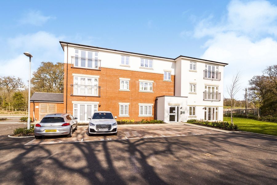 Property photo 1 of 8 Db33A4E6-4Ea0-40d1-8