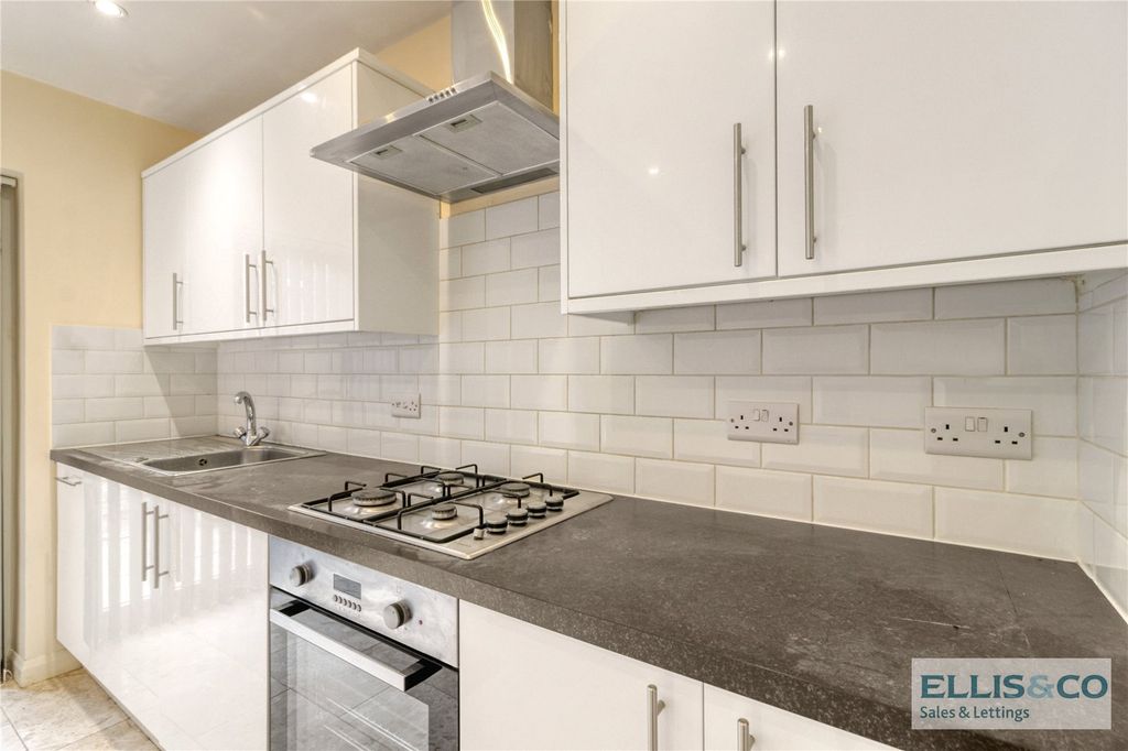 Property photo 2 of 17 Picture No. 26