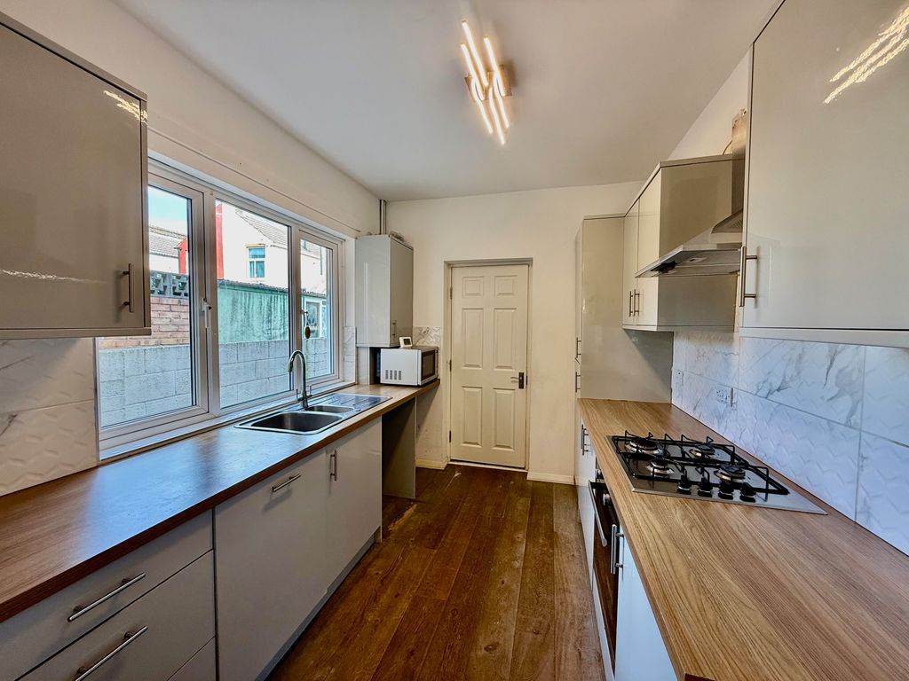 Property photo 1 of 13 Image