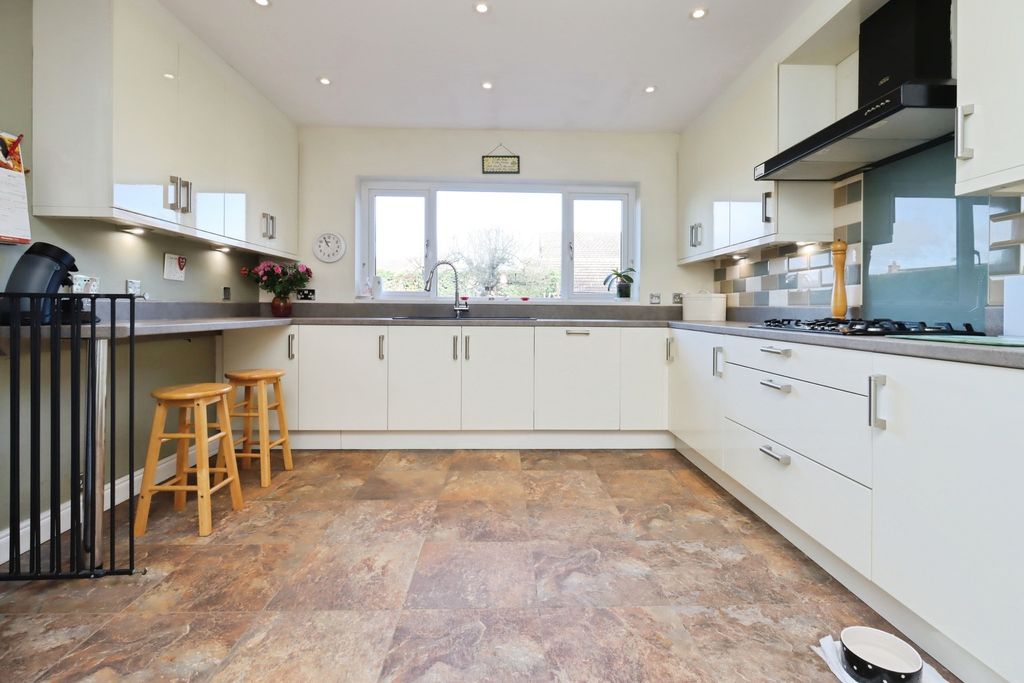 Property photo 3 of 33 4662993