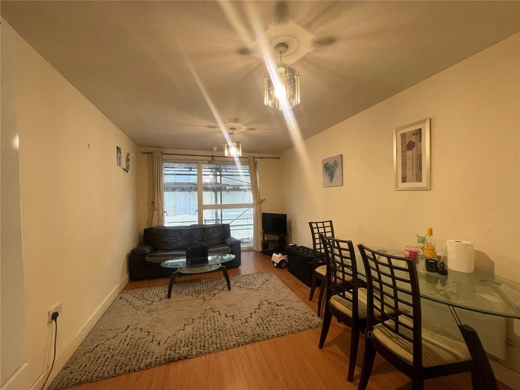 Property photo 2 of 4 Lounge