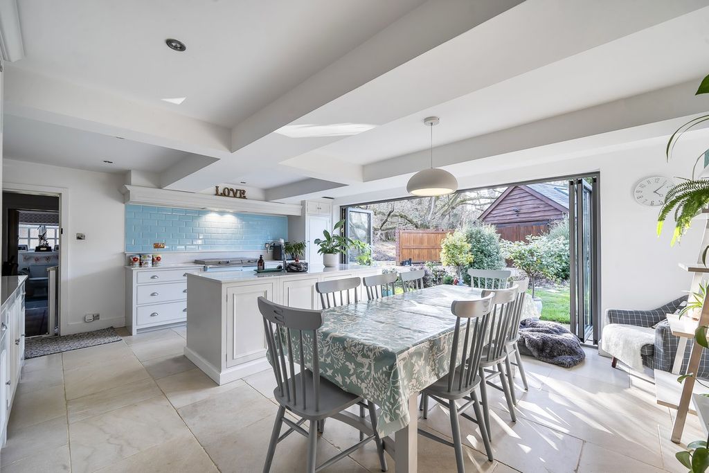 Property photo 2 of 25