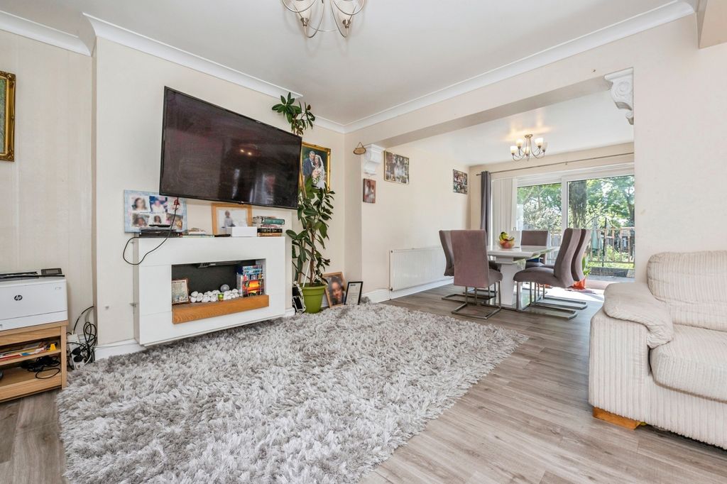 Property photo 3 of 27 Picture