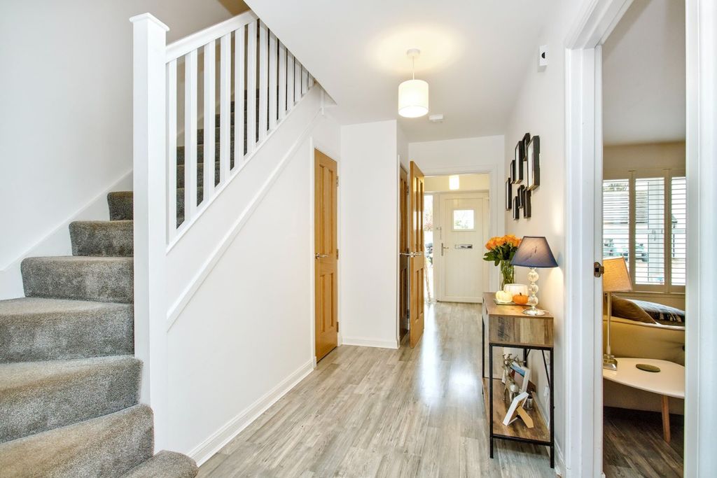 Property photo 2 of 19 4624311