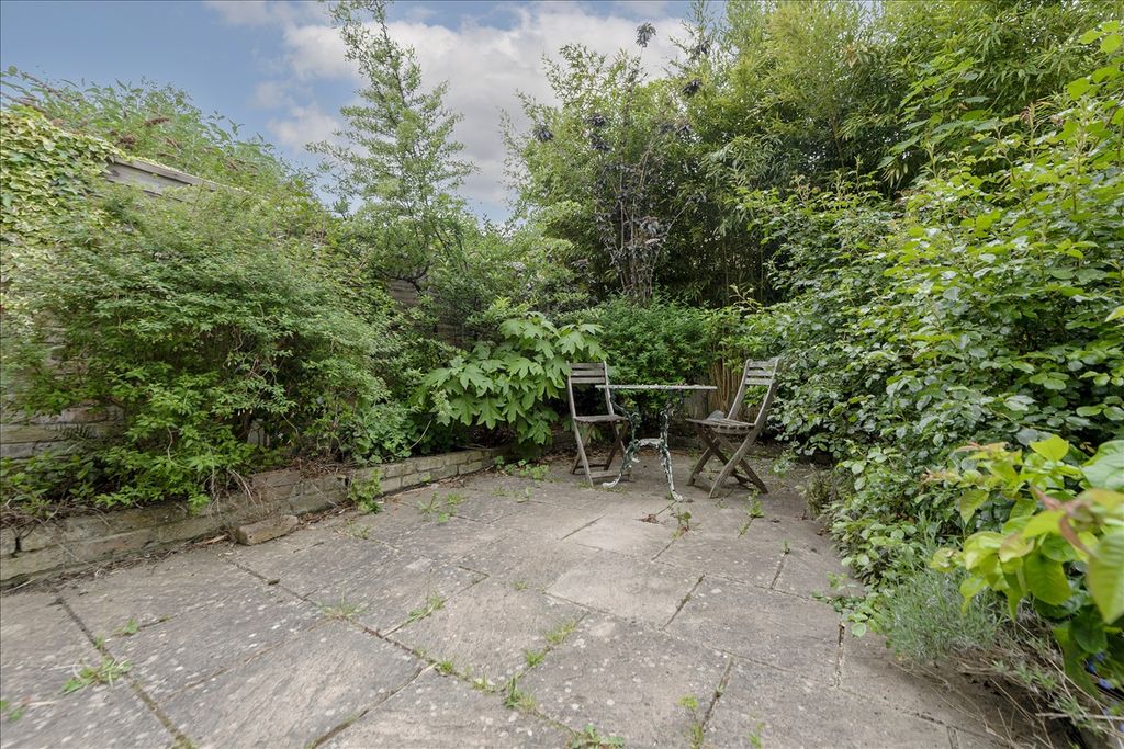 Property photo 2 of 11
