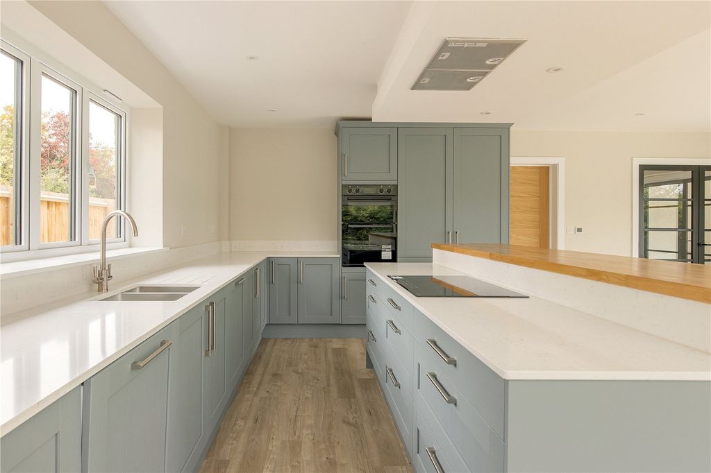 Property photo 3 of 17 Kitchen