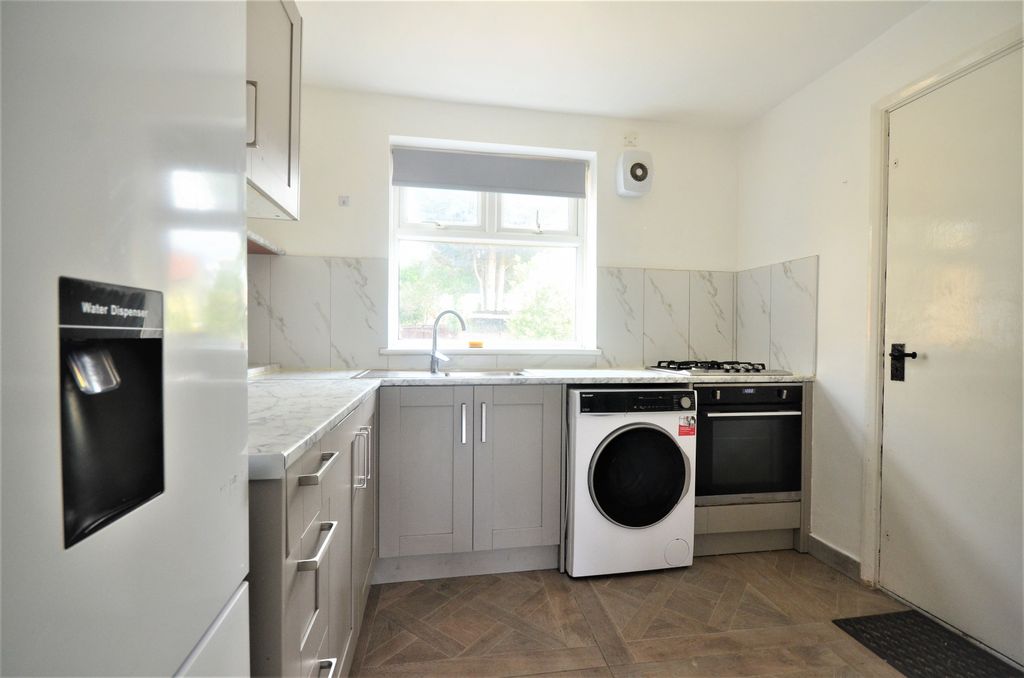 Property photo 3 of 11 Gallery
