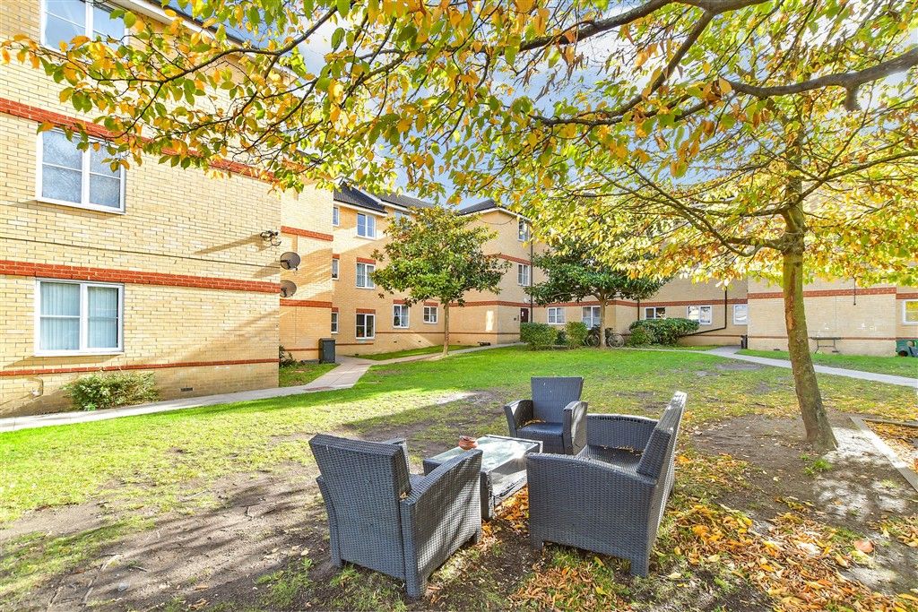 Property photo 2 of 9 Communal Gardens