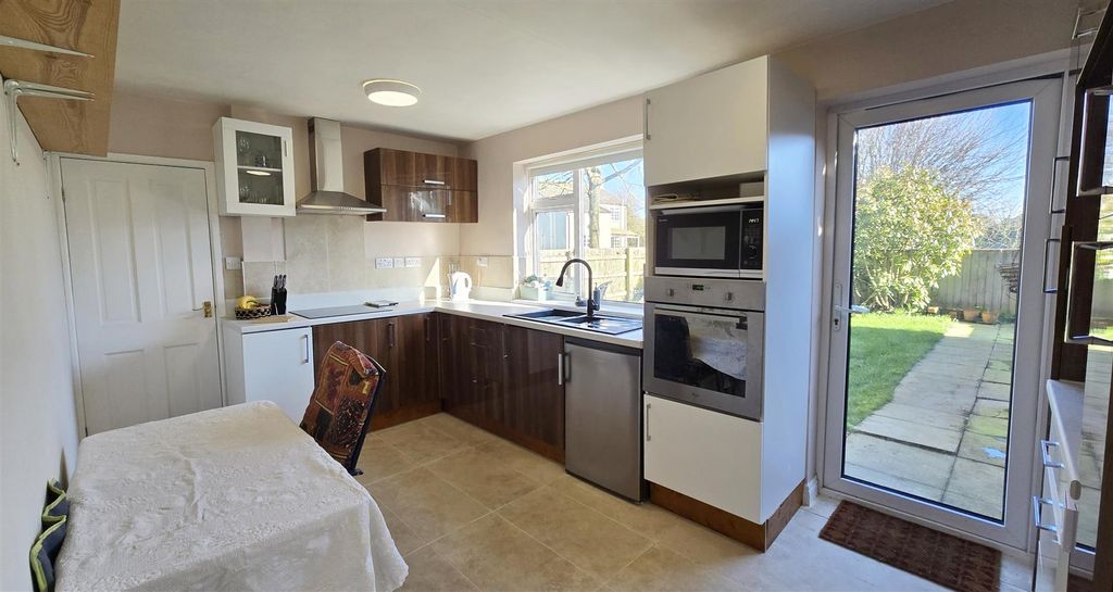 Property photo 3 of 17 Kitchen/Diner