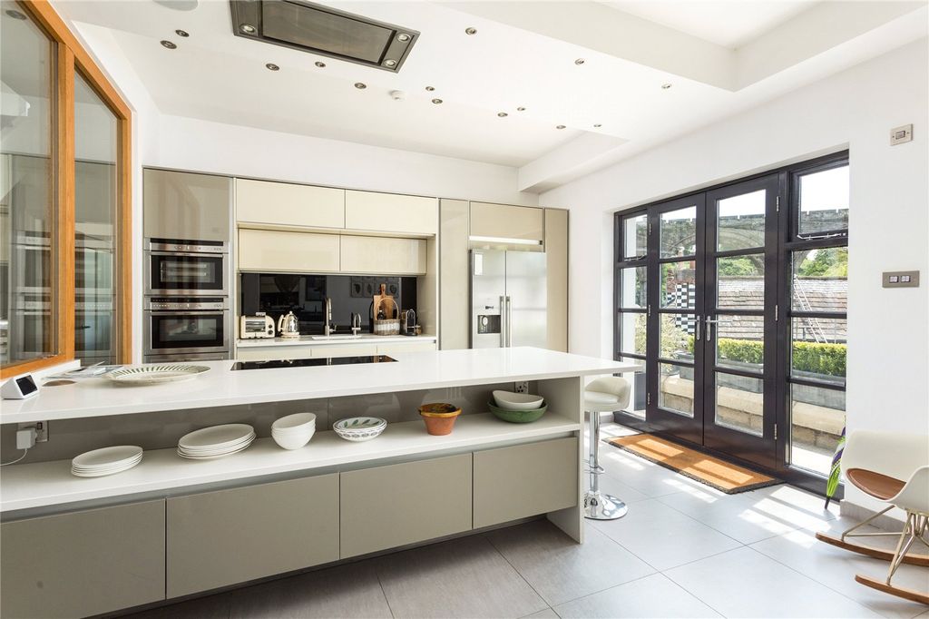 Property photo 3 of 15 Kitchen