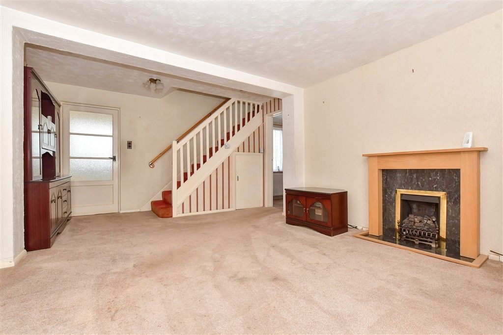 Property photo 3 of 16 Lounge