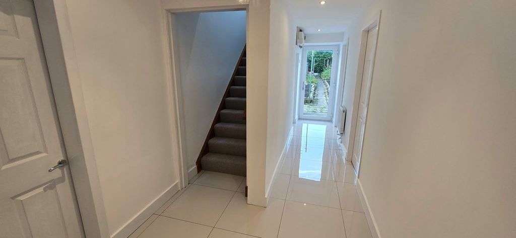 Property photo 2 of 39