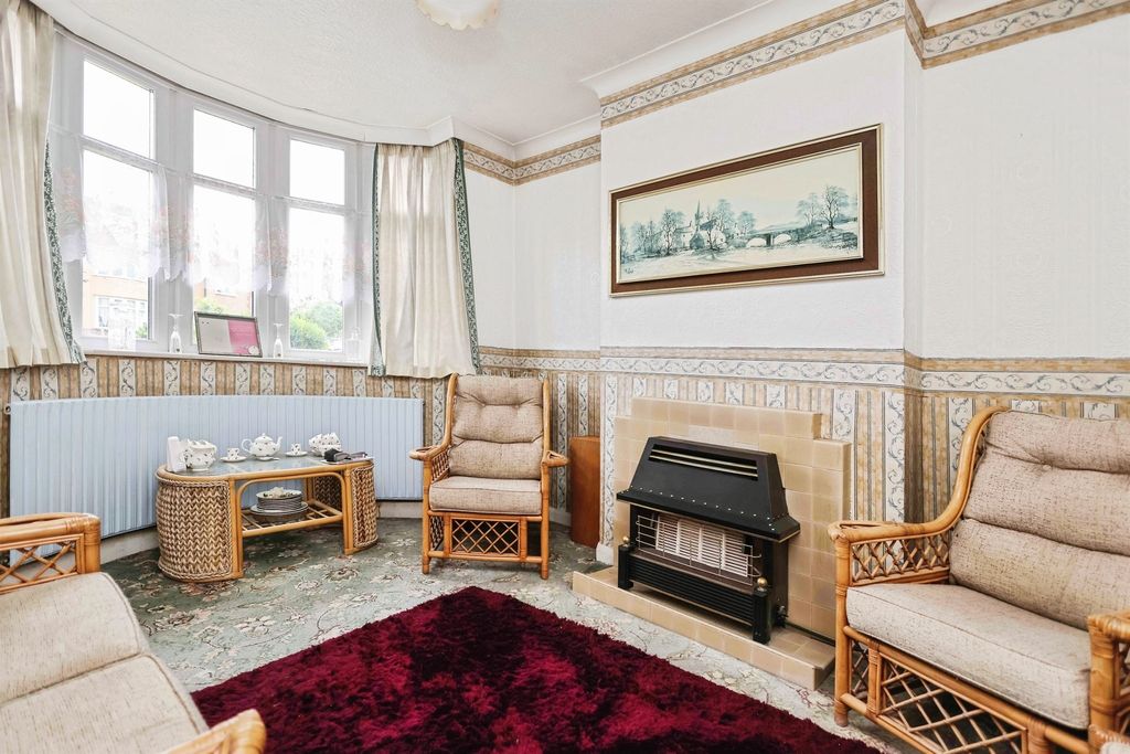 Property photo 3 of 16