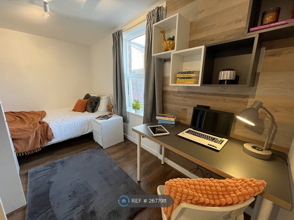 Property photo 2 of 17