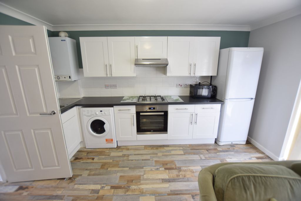 Property photo 3 of 14 Kitchen