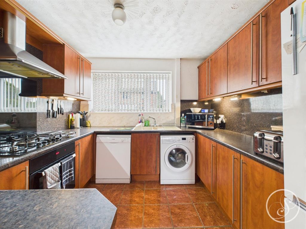 Property photo 2 of 19 Kitchen